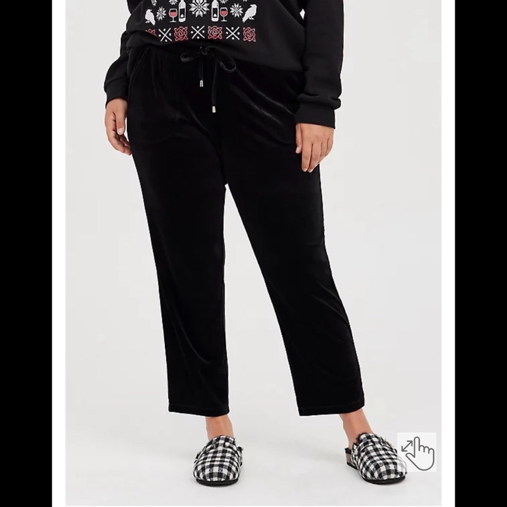 NWT TORRID 0X/3X Tapered Pull On Pants / Black Velvet